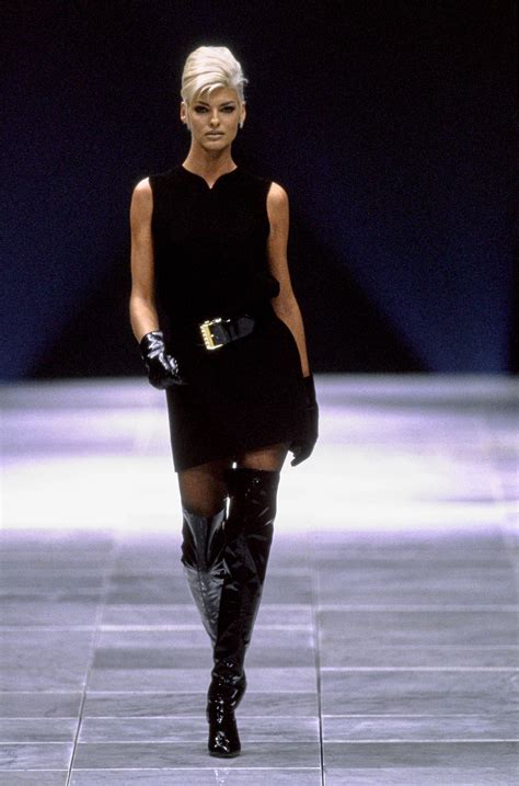 versace linda evangelista 1991|gianni versace fall collection.